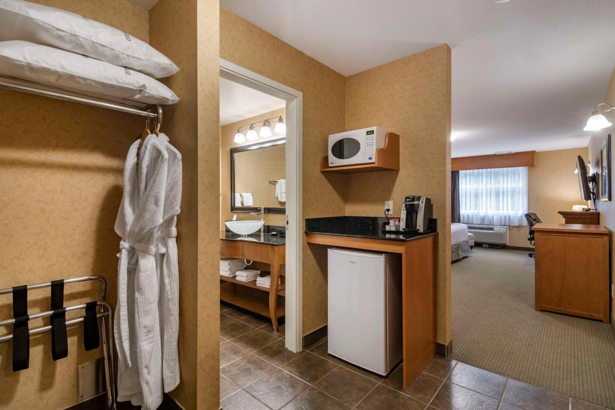 Best Western Sicamous Inn Extérieur photo